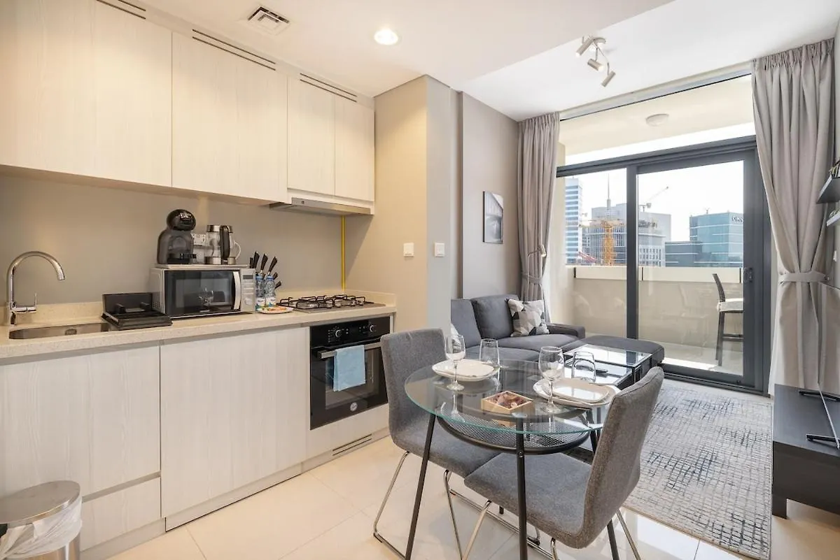 Stylish 1-Bedroom Apartment With Stunning Canal Views At Business Bay Dubai