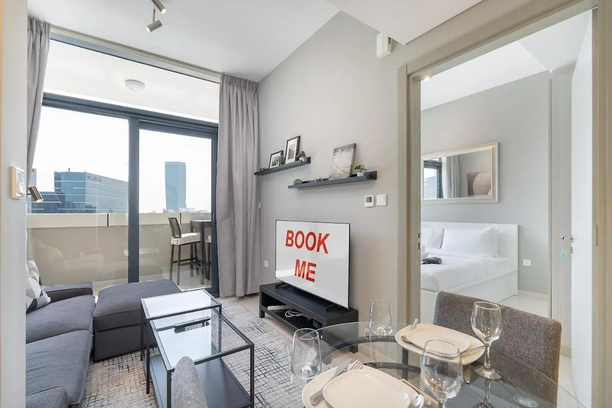 Stylish 1-Bedroom Apartment With Stunning Canal Views At Business Bay Dubai
