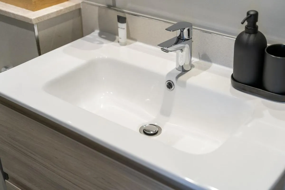 Stylish 1-Bedroom Apartment With Stunning Canal Views At Business Bay Dubai United Arab Emirates
