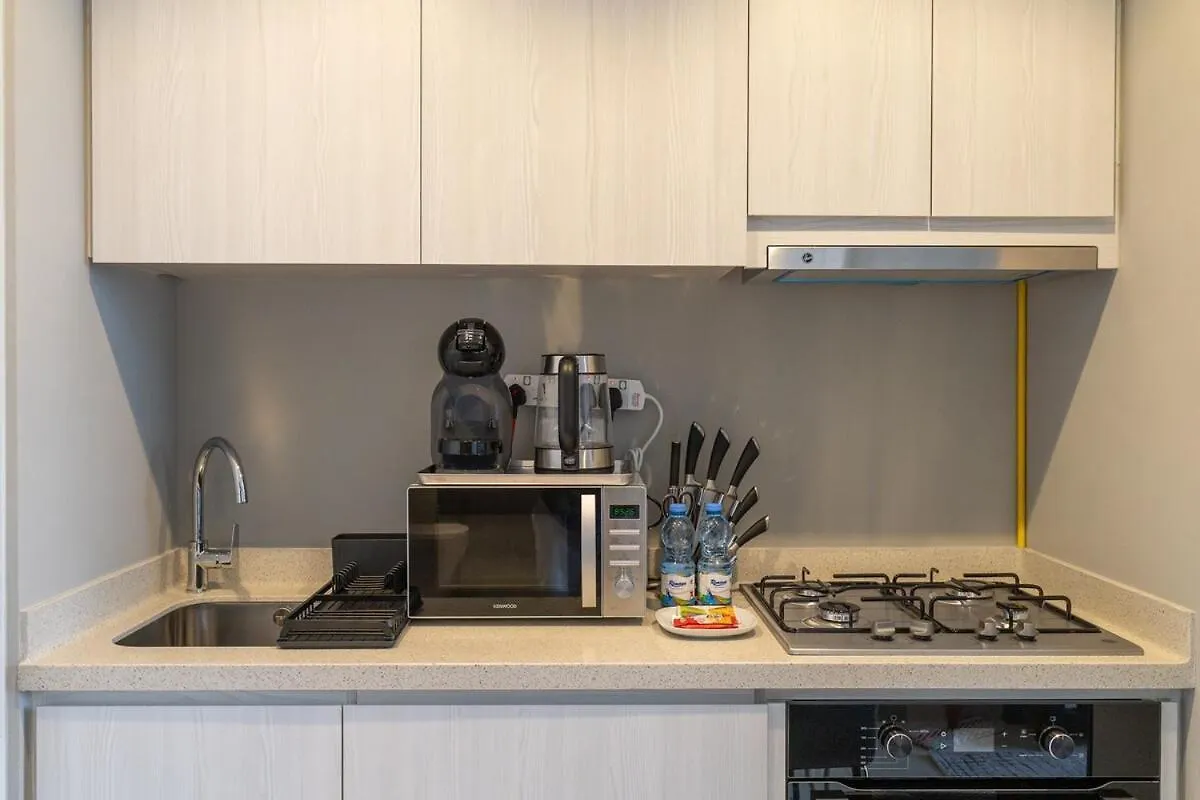 Stylish 1-Bedroom Apartment With Stunning Canal Views At Business Bay Dubai