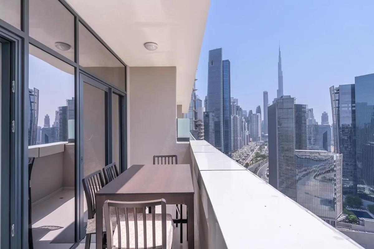 Stylish 1-Bedroom Apartment With Stunning Canal Views At Business Bay Dubai