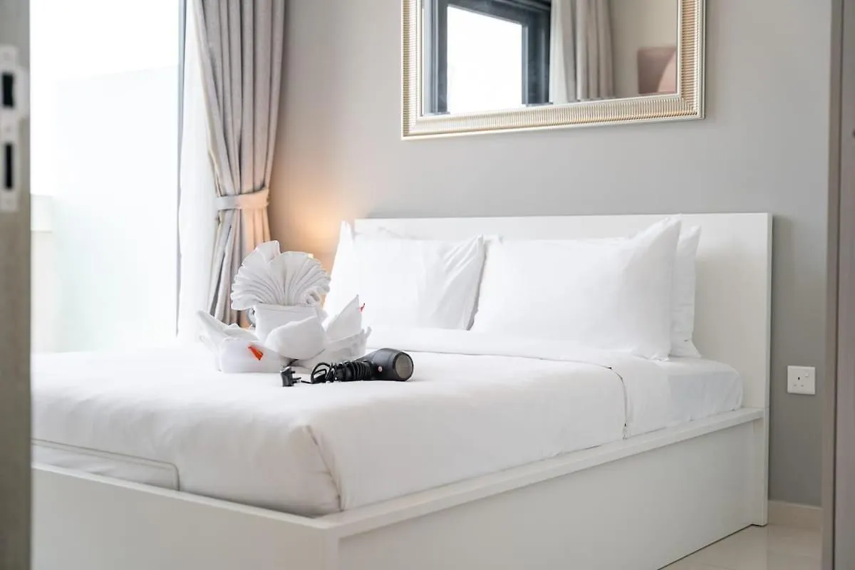 Stylish 1-Bedroom Apartment With Stunning Canal Views At Business Bay Dubai 0*,