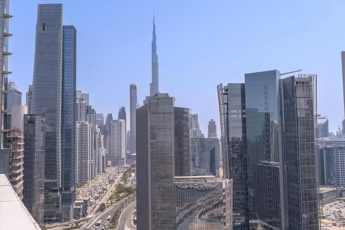 Stylish 1-Bedroom Apartment With Stunning Canal Views At Business Bay Dubai