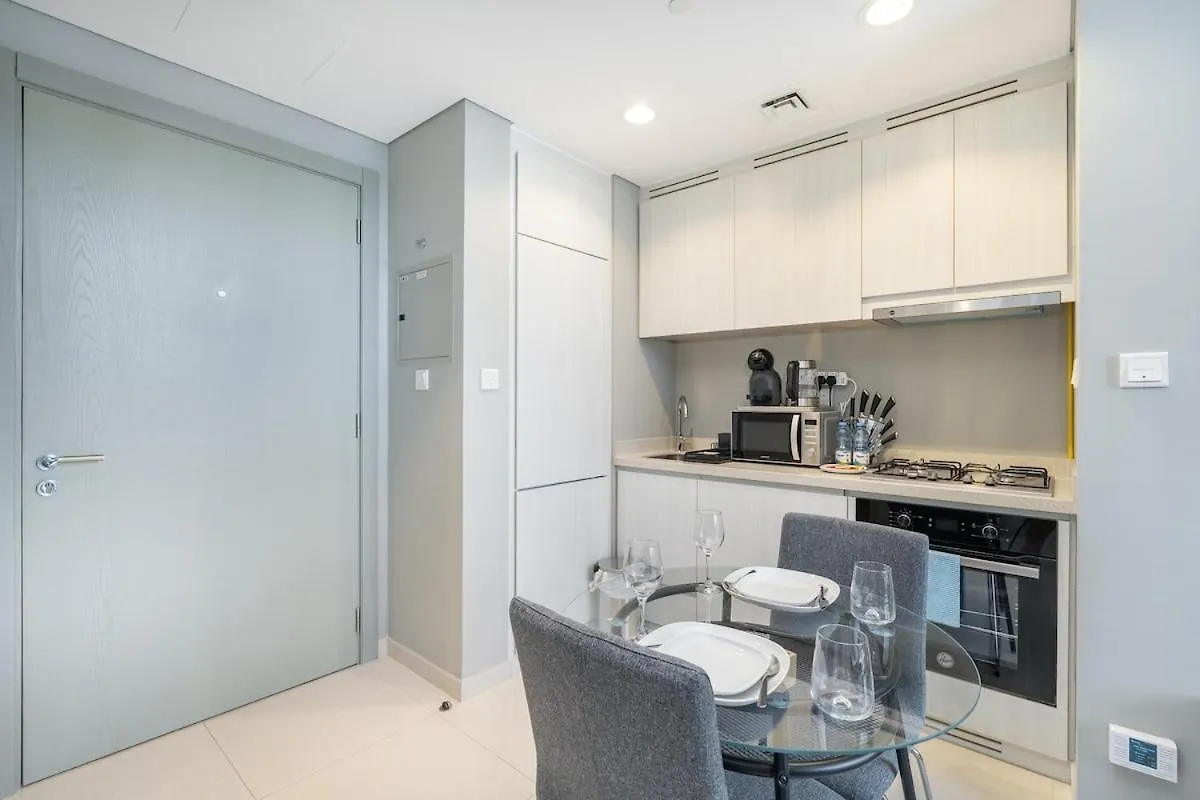 Stylish 1-Bedroom Apartment With Stunning Canal Views At Business Bay Dubai