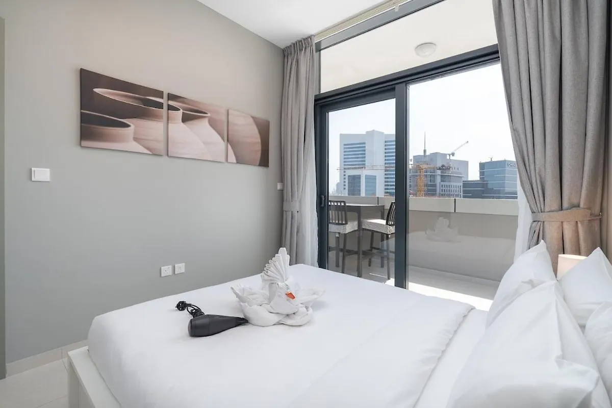 Stylish 1-Bedroom Apartment With Stunning Canal Views At Business Bay Dubai United Arab Emirates