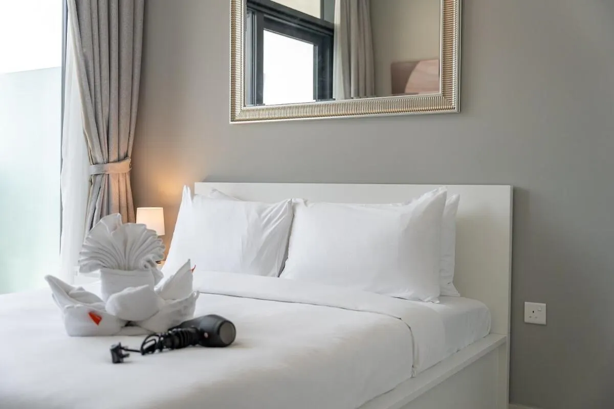 Stylish 1-Bedroom Apartment With Stunning Canal Views At Business Bay Dubai