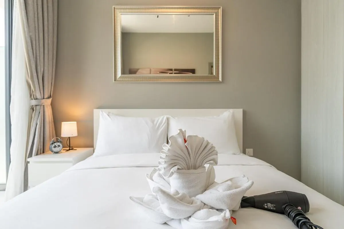 Stylish 1-Bedroom Apartment With Stunning Canal Views At Business Bay Dubai