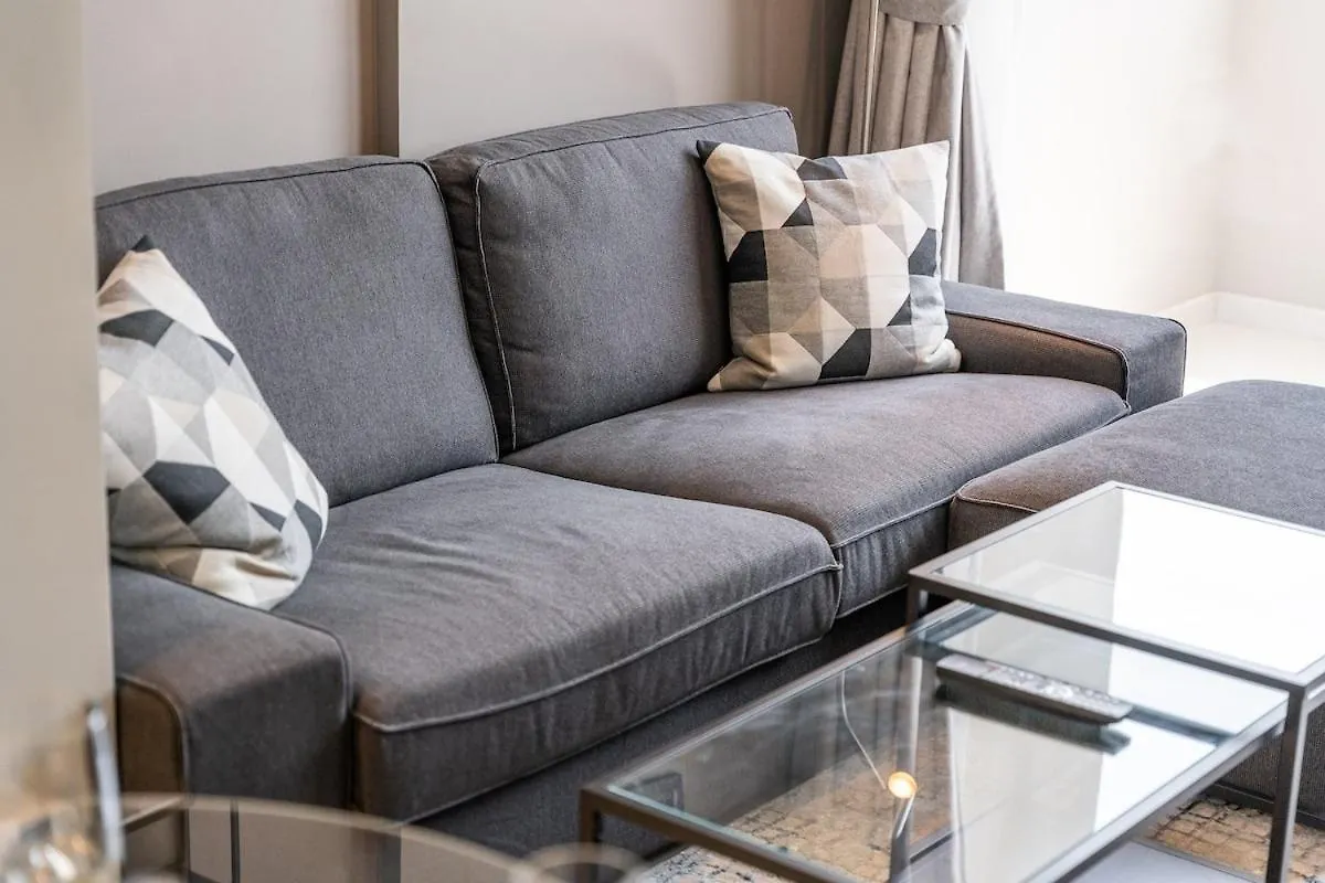 Stylish 1-Bedroom Apartment With Stunning Canal Views At Business Bay Dubai